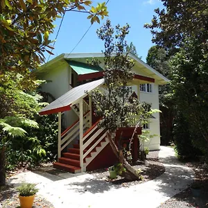 Lodge Hale, Volcano