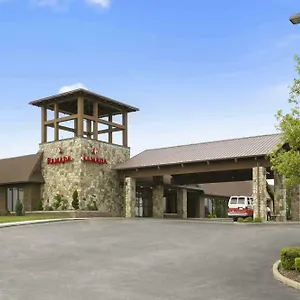 Ramada By Wyndham & Conference Center Greensburg